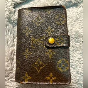 GUC Authentic Louis Vuitton Kisslock Wallet
